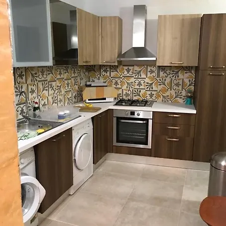 Semi-basement, Cosy Interconnected To Our A Traditional Maltese Townhouse דירה