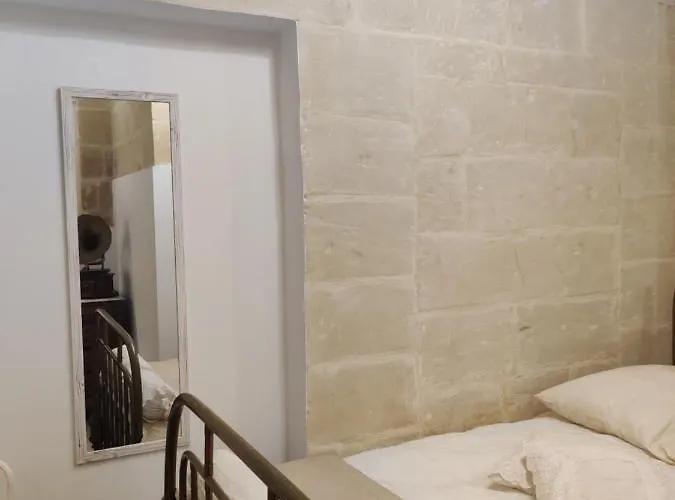 Boxman Family Host * Senglea