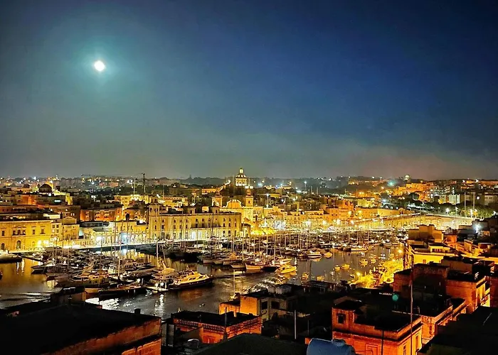 Boxman Family Host Senglea