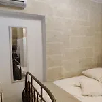 Boxman Family Host * Senglea